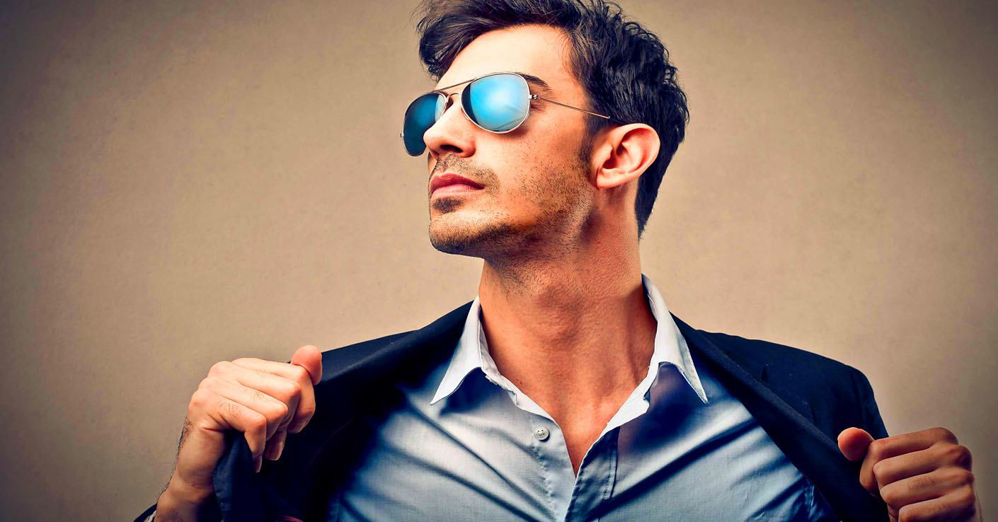 Ман дам. Ray ban poster. Мужчина в очках. Парень в очках фото. Стильные солнцезащитные очки для мужчин.